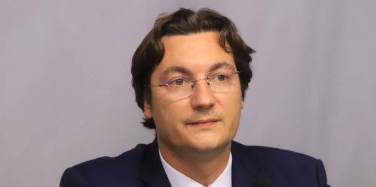 Крум Зарков направи разкритие. Остава ли редовен министър?